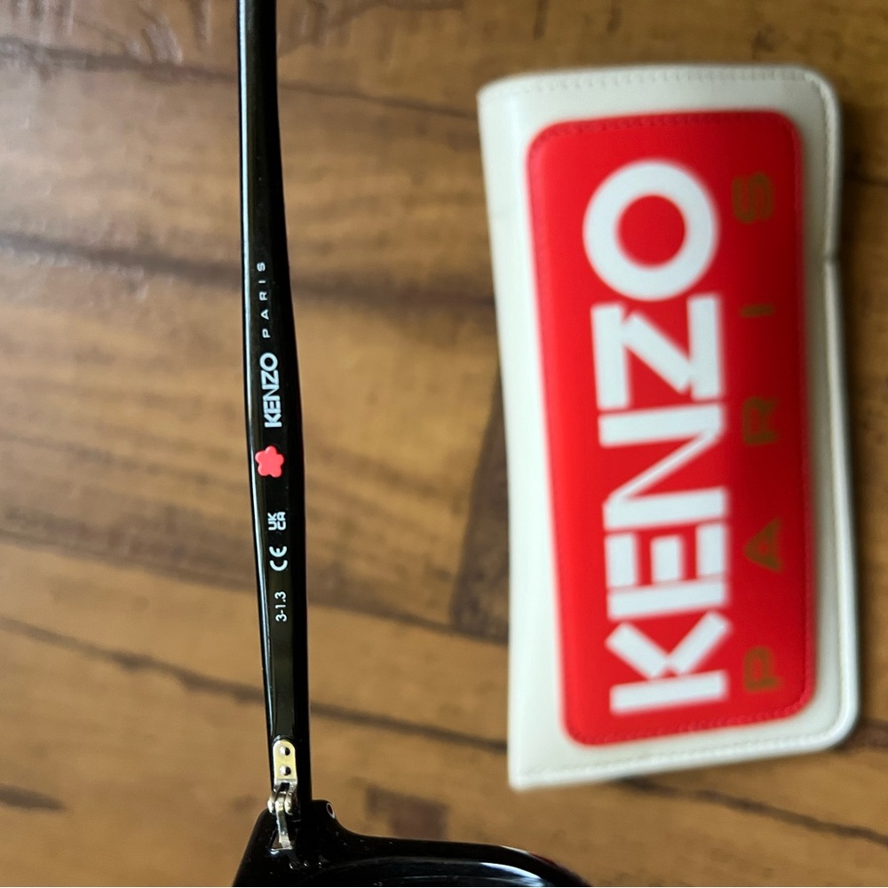 Kenzo black square
Sunglasses brand new with tags case and pouch included - Picture 4 of 6